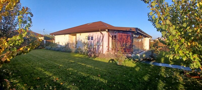 Sabareni, casa parter 162 mp, curte 575 mp. Acasa