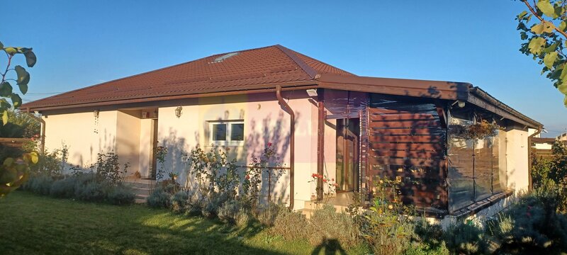 Sabareni, casa parter 162 mp, curte 575 mp. Acasa