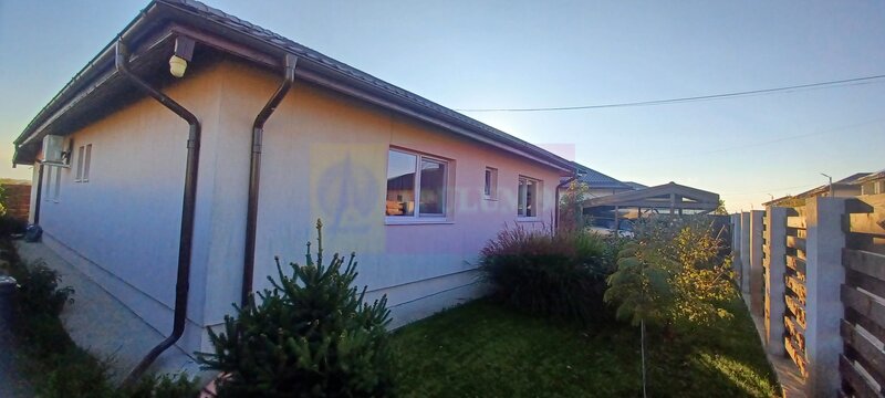 Sabareni, casa parter 162 mp, curte 575 mp. Acasa