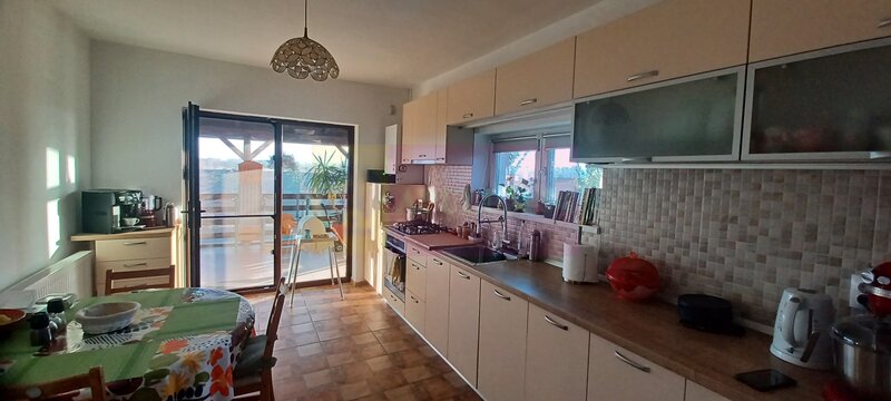 Sabareni, casa parter 162 mp, curte 575 mp. Acasa